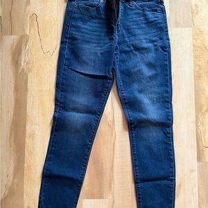 Lucky Brand women’s Dark Blue Skinny Jeans